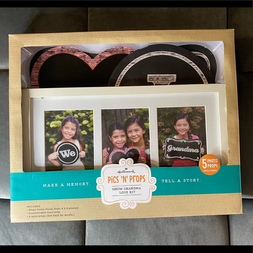 Hallmark Pics "N' Props show grandma love kit